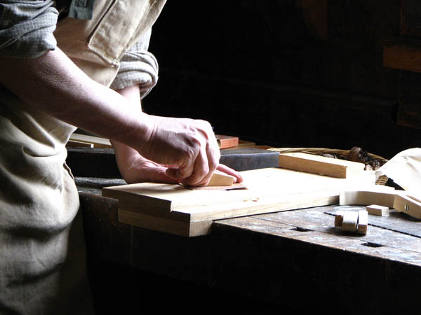 Nuestro equipo de profesionales cuenta  con muchos años de contrastada <strong>experiencia</strong> en el sector de la <strong>carpintería de madera en Masies de Voltregà (Les)</strong>.
